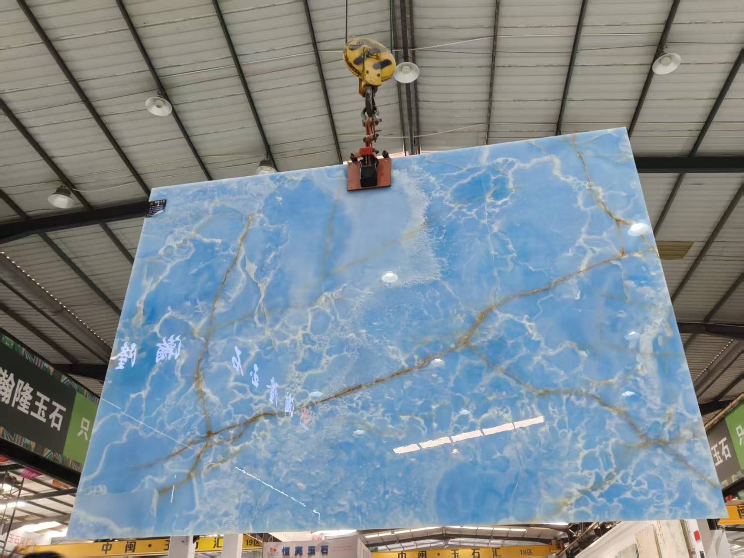 image-หินต่างประเทศ รอตู้เข้า