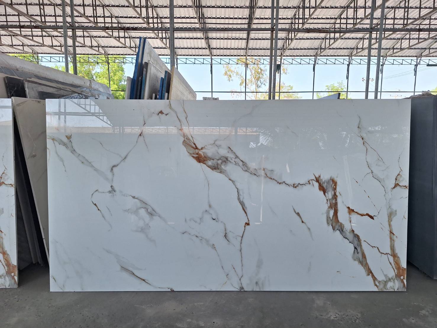 หินคริสตัลกาลากัสต้า-โกลด์-image