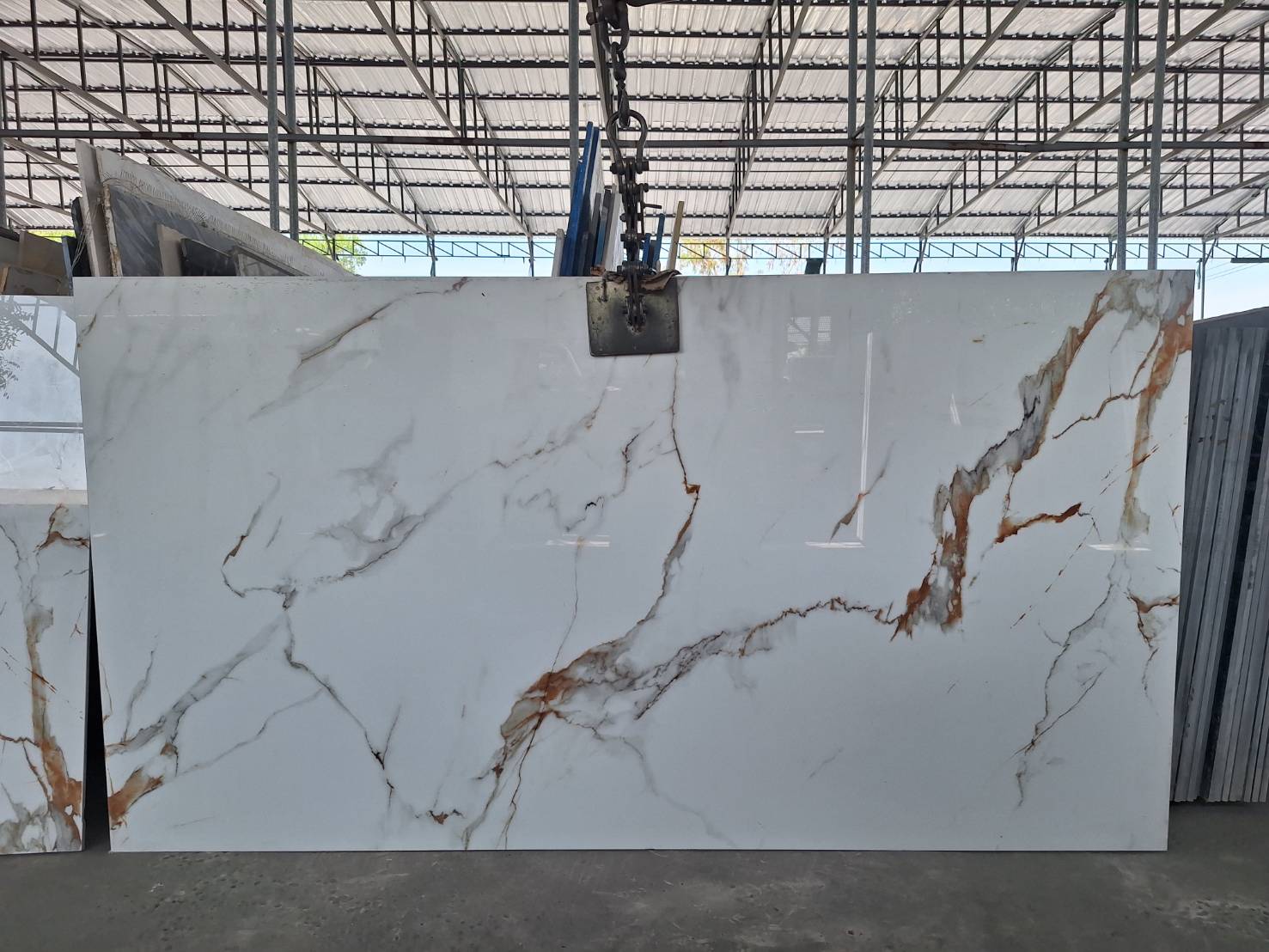 หินคริสตัลกาลากัสต้า-โกลด์-image